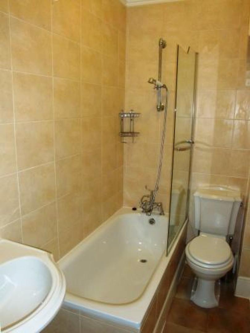 			GARDEN FLAT, 2 Bedroom, 1 bath, 1 reception Flat			 Honiton Road, QUEENS PARK